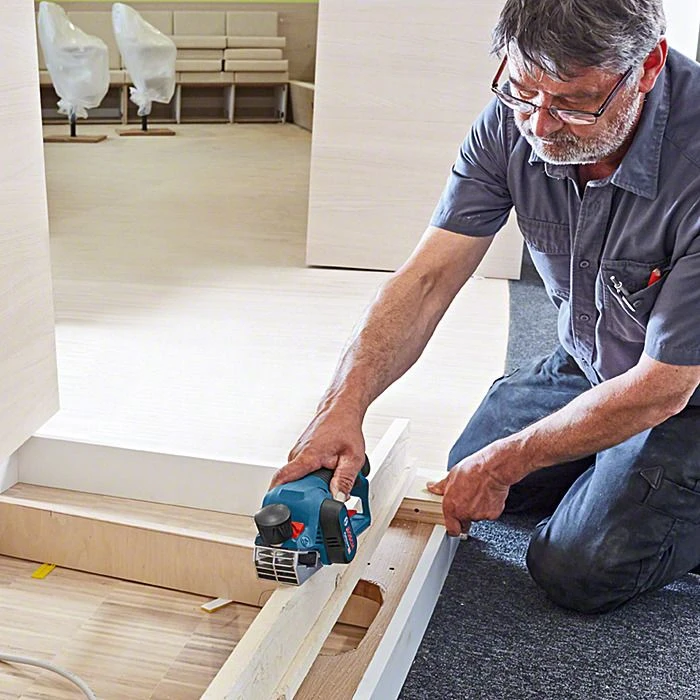 Bosch GHO12V-20 12V Brushless Compact Cordless Planer & 2x 3.0Ah Batteries 7 Bosch GHO12V-20 12V Brushless Compact Cordless Planer & 2x 3.0Ah Batteries - Image 5